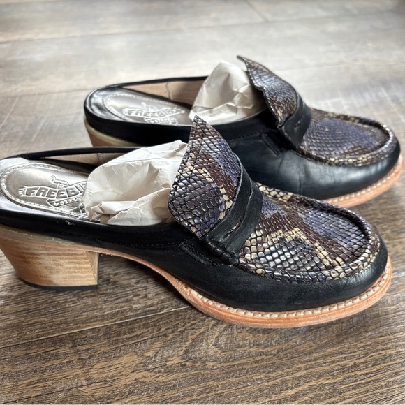 Freebird Black and Brown Heels - Picture 5 of 5